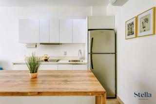 Premium Location Steps to 5th, Rooftop Pool & BBQ - 5