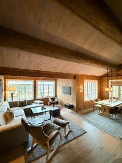 Traditional Log Cabin Near Treungen - 1