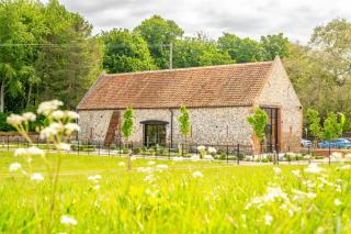 The Stables - Fring Estate - 7