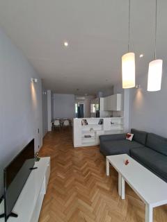 The Golden Post Residence - 8