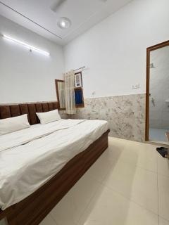 Hotel Vrinda Nikunj Dham - 1