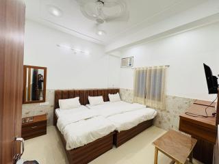 Hotel Vrinda Nikunj Dham - 1