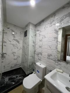 Elegant 2-Bedroom Apartment Near Kénitra TGV Station, Free Parking - 5