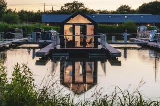 Tattenhall Marina Floating Pods - 6