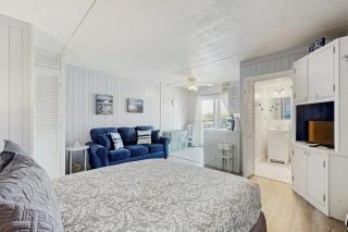 Salty Breeze Studio - 1