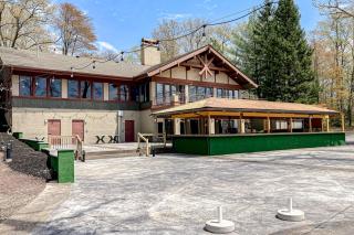 Lakefront Poconos Retreat! Pool & Hot Tub Access - Lake Harmony - 1