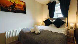 2BR Central Velvet Lime Aparment - 3
