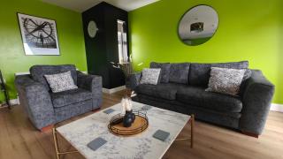 2BR Central Velvet Lime Aparment - 6