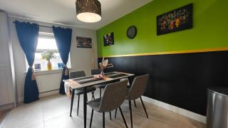 2BR Central Velvet Lime Aparment - 3