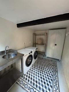 3-Bedroom Home with Private Garden - 4