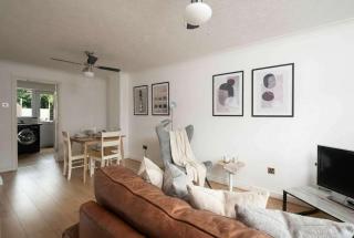 Comfortable 2 Bedroom Home with Parking in Taunton - 1