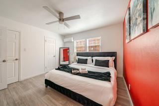 NEW Montrose Gem! Central to Museum District & Downtown Houston - 4