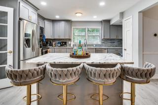 Spacious Home w/ Hot Tub, 14 Mi to Downtown ATL! - 2