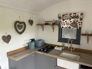 Tower Farm Holidays - Shepherd's Huts - 8