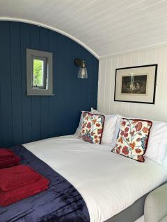 Tower Farm Holidays - Shepherd's Huts - 3