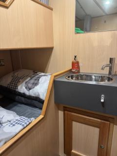 Nova Spero Boat & Breakfast - Caledonian Canal - 1