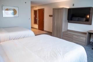 Holiday Inn Express & Suites - Mason City by IHG - 6