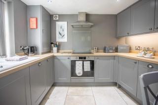 Cosy 2-Bed Stone Cottage in Gargrave by MCPI Hosting, Ideal for Families & Friends! - 0