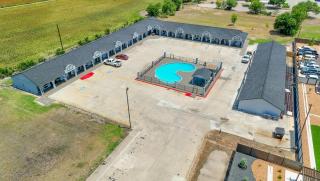 Executive Inn Hondo - 1