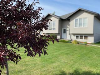 Executive 5 bdrm 3 ba House - 0