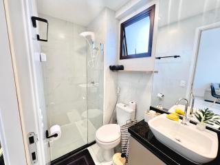Flat Luxo com Coworking, Academia e Rooftop - WiFi 1Gb - Beira Mar 4 min - 2