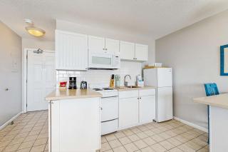 Oceanfront suite with bay-view balcony full kitchen AC & firepit - 2