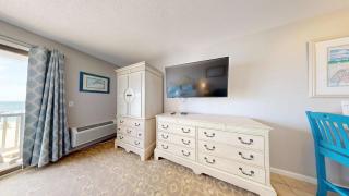 Oceanfront escape with full kitchen bay-view balcony AC & firepit - 4
