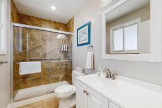 Oceanfront dream studio with full kitchen AC bay-view balcony & firepit - 1