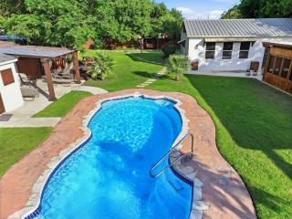 The Game Room Pool House - 9