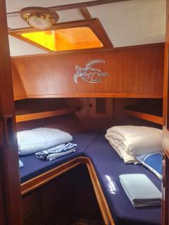 Nuit de quiétude sur un bateau et dans l'eau - 2