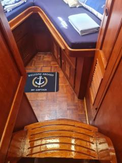 Nuit de quiétude sur un bateau et dans l'eau - 1