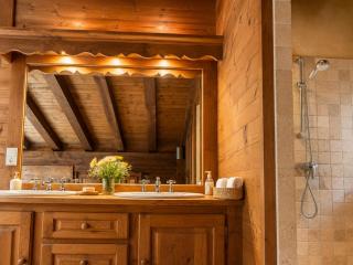Chalet Spacieux à Chamonix pour 9 – Vue Panoramique Mont-Blanc, Jacuzzi, Jardin & Parking - 5