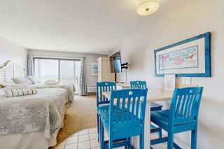 Oceanfront suite with bay views full kitchen balcony AC & firepit - 3