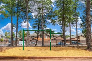 Flagstaff 5BR Cabin Game Room Firepit Sleeps 14 Near NAU - 3