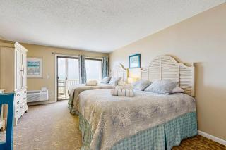 Oceanfront hideaway with full kitchen AC sunrise-view balcony - 9