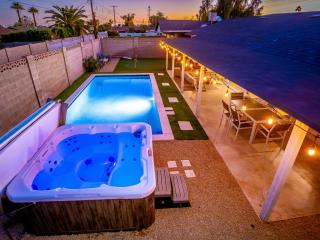 Oldtown Scottsdale ParadiseWalking DistancePutting GreenMovieProjectorHotTub - 8