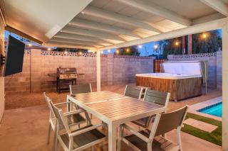 Oldtown Scottsdale ParadiseWalking DistancePutting GreenMovieProjectorHotTub - 2