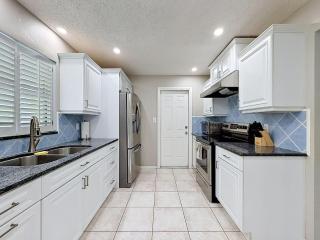 Spacious 4-Bedroom Pool Home near Seminole Beach - 7