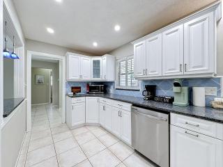 Spacious 4-Bedroom Pool Home near Seminole Beach - 4