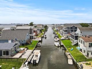 Waterfront, Bring your own boat, Huge canal home - 5