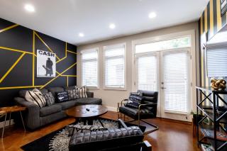 The Johnny Cash Suite - Music Row District - Free Garage Parking - King Bed - 0