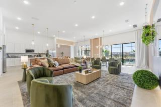 Paradiso's Luxurious New Home w 15 Ensuites - 7
