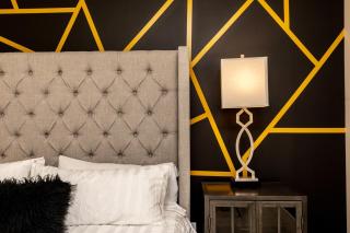 The Johnny Cash Suite - Music Row District - Free Garage Parking - King Bed - 1