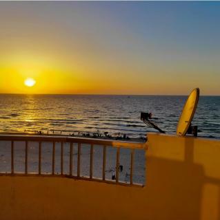 شقة فندقية علي البحر مباشرة Sea view apartment - 5