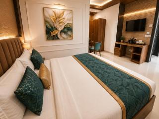 Hotel Ba- LaMant Plaza Near IGI International Airport- Free Airport pick UP & Drop - 3