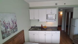 Claymore Inn and Suites - 8