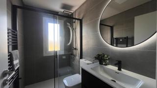 Chic Modern Villa With Heated Pool & Scenic Views - 7
