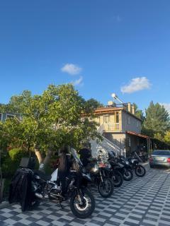 Holiday House - 8