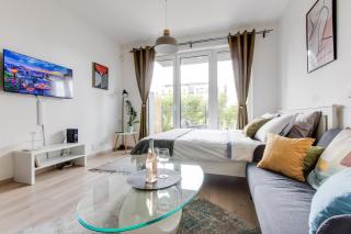 Brand New Apartment with Patio - Near Metro & Shopping Mall - Prague - 3