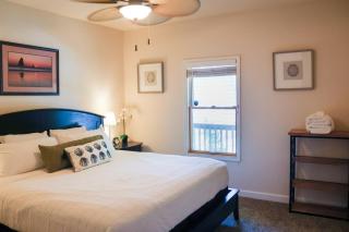 Walk to beach and downtown Lake Geneva! - 5